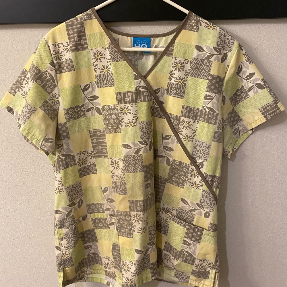 Scrub HQ top